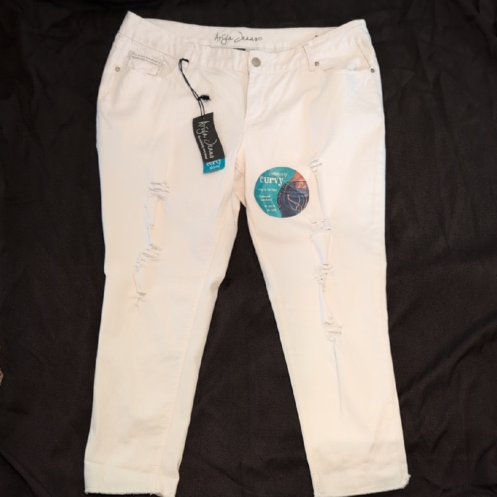 Ariya Curvey Women's White Distressed Jeans Size 20
